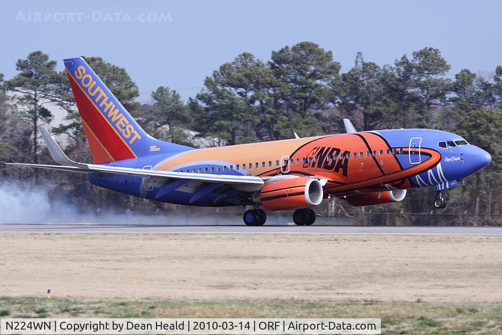 N224WN, 2005 Boeing 737-7H4 C/N 32493, Southwest Airlines 