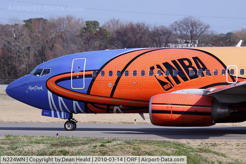 N224WN, 2005 Boeing 737-7H4 C/N 32493, Southwest Airlines 