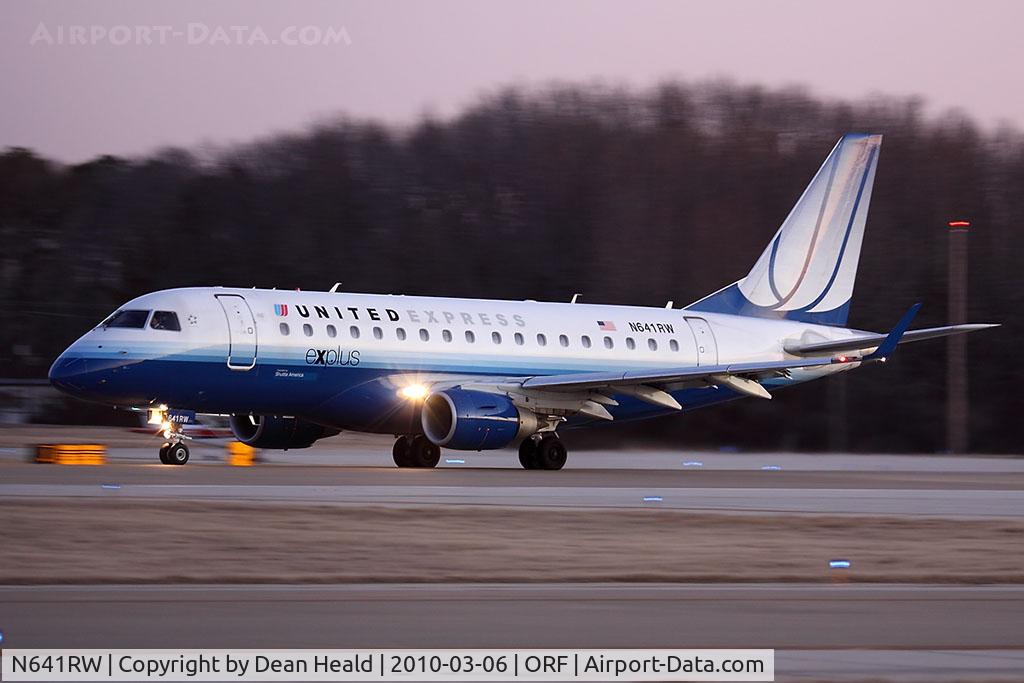 N641RW, 2004 Embraer 170SE (ERJ-170-100SE) C/N 17000062, United Express (Shuttle America) N641RW starting takeoff roll on RWY 5 as FLT TCF7694 headed to Chicago O'Hare Int'l (KORD).