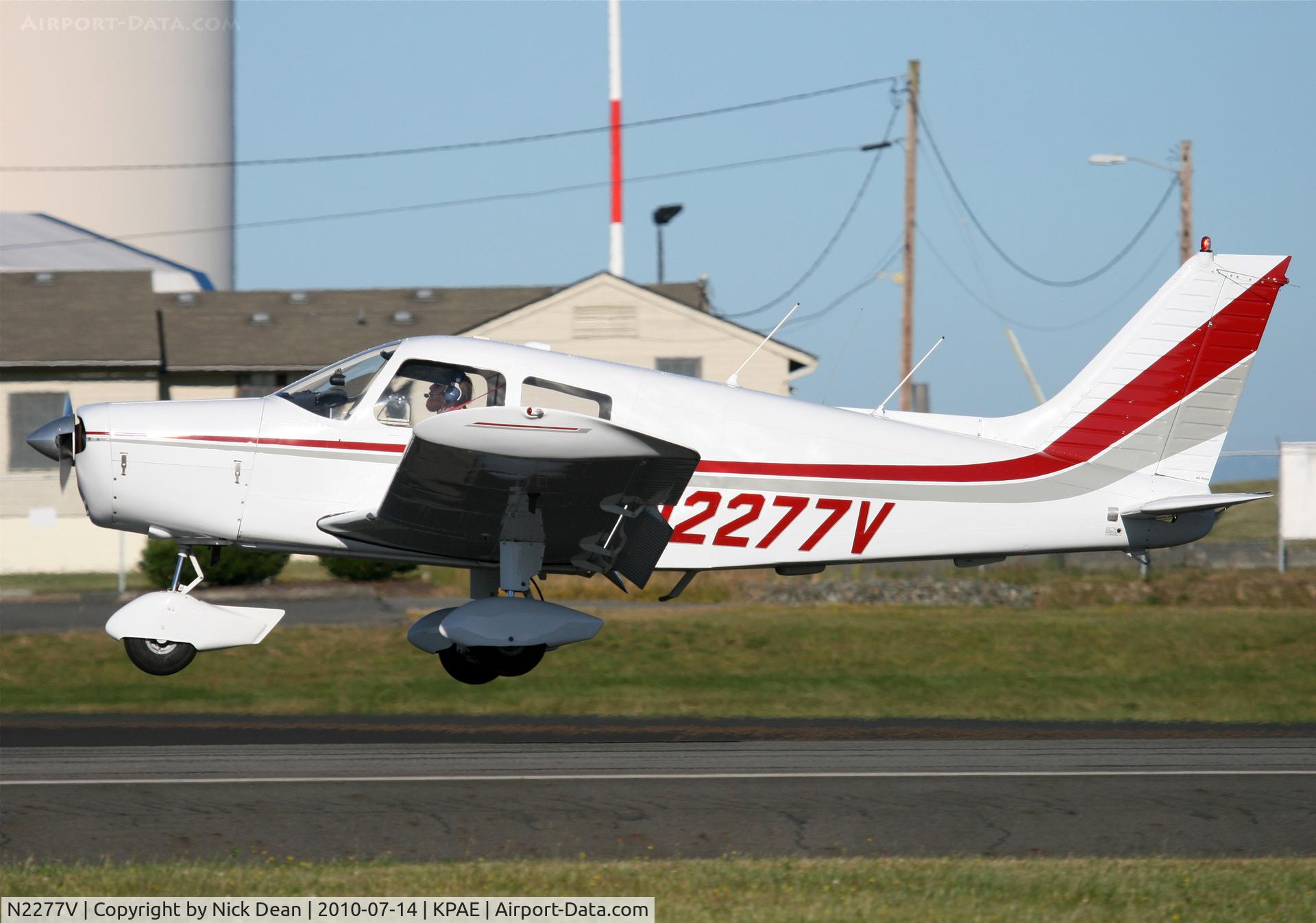 N2277V, 1975 Piper PA-28-140 C/N 28-7525188, KPAE