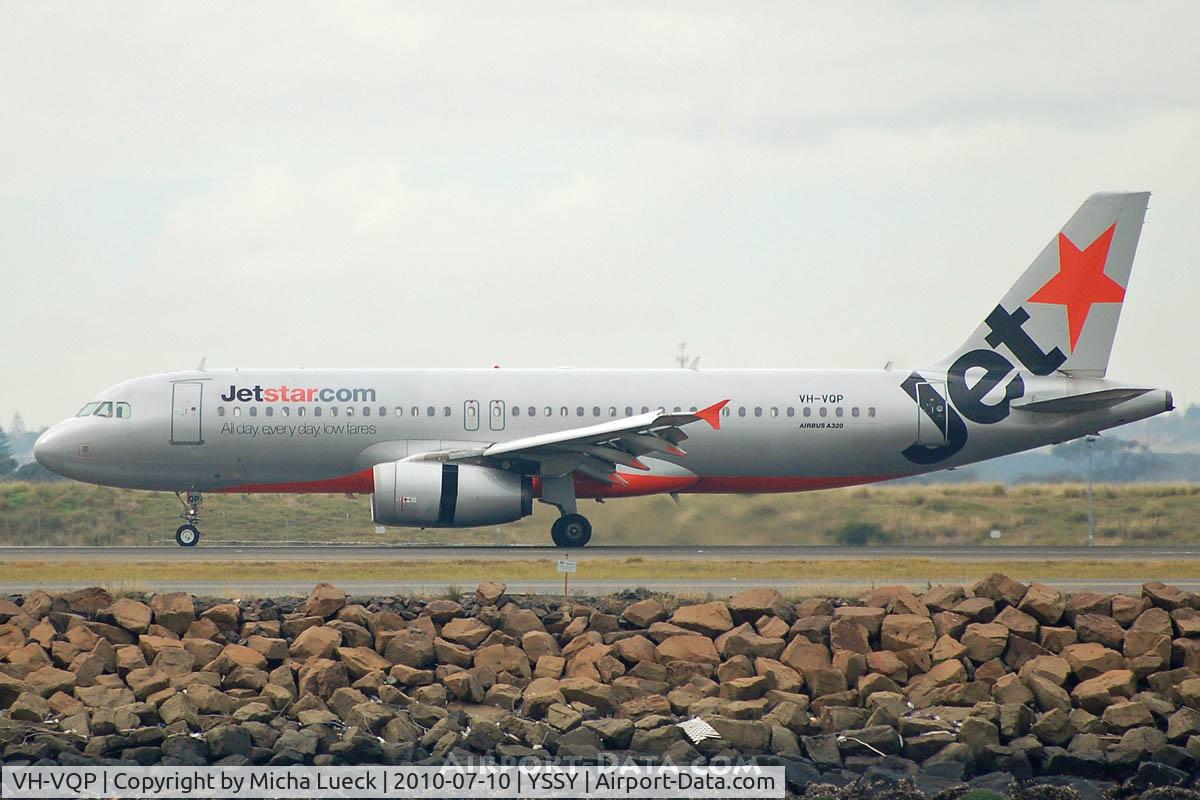 VH-VQP, 2000 Airbus A320-232 C/N 2573, At Sydney