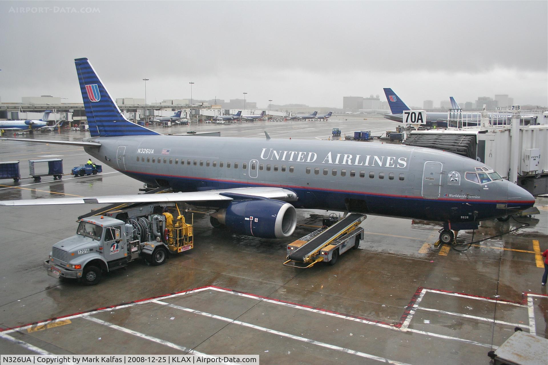 N326UA, 1988 Boeing 737-322 C/N 23958, United Airlines Boeing 737-322, N326UA at gate 70A KLAX.