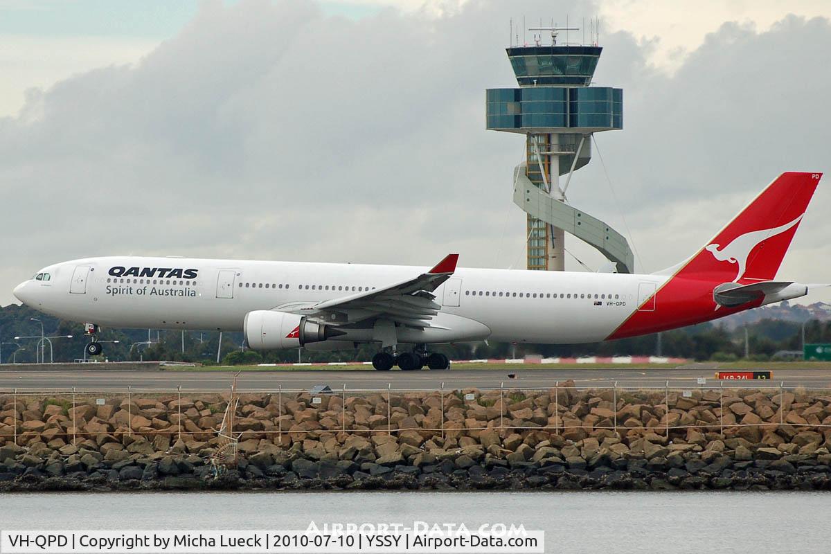 VH-QPD, 2004 Airbus A330-303 C/N 0574, At Sydney