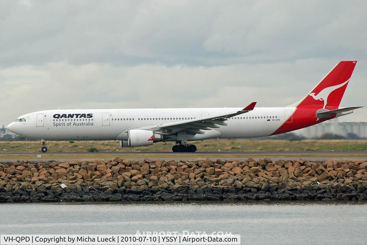 VH-QPD, 2004 Airbus A330-303 C/N 0574, At Sydney