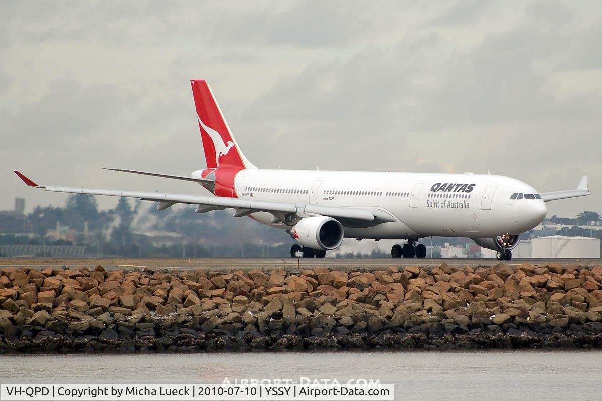 VH-QPD, 2004 Airbus A330-303 C/N 0574, At Sydney