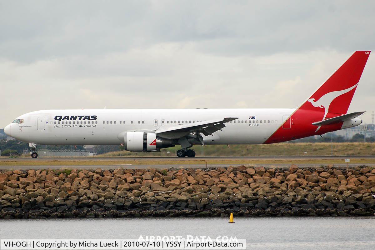 VH-OGH, 1990 Boeing 767-338 C/N 24930, At Sydney