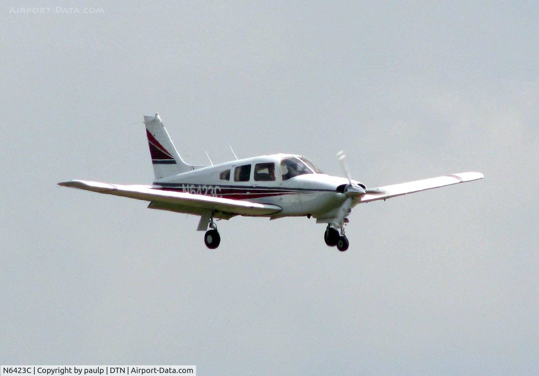N6423C, 1978 Piper PA-28R-201T Cherokee Arrow III C/N 28R-7803229, Landing at Shreveport's Downtown Airport.