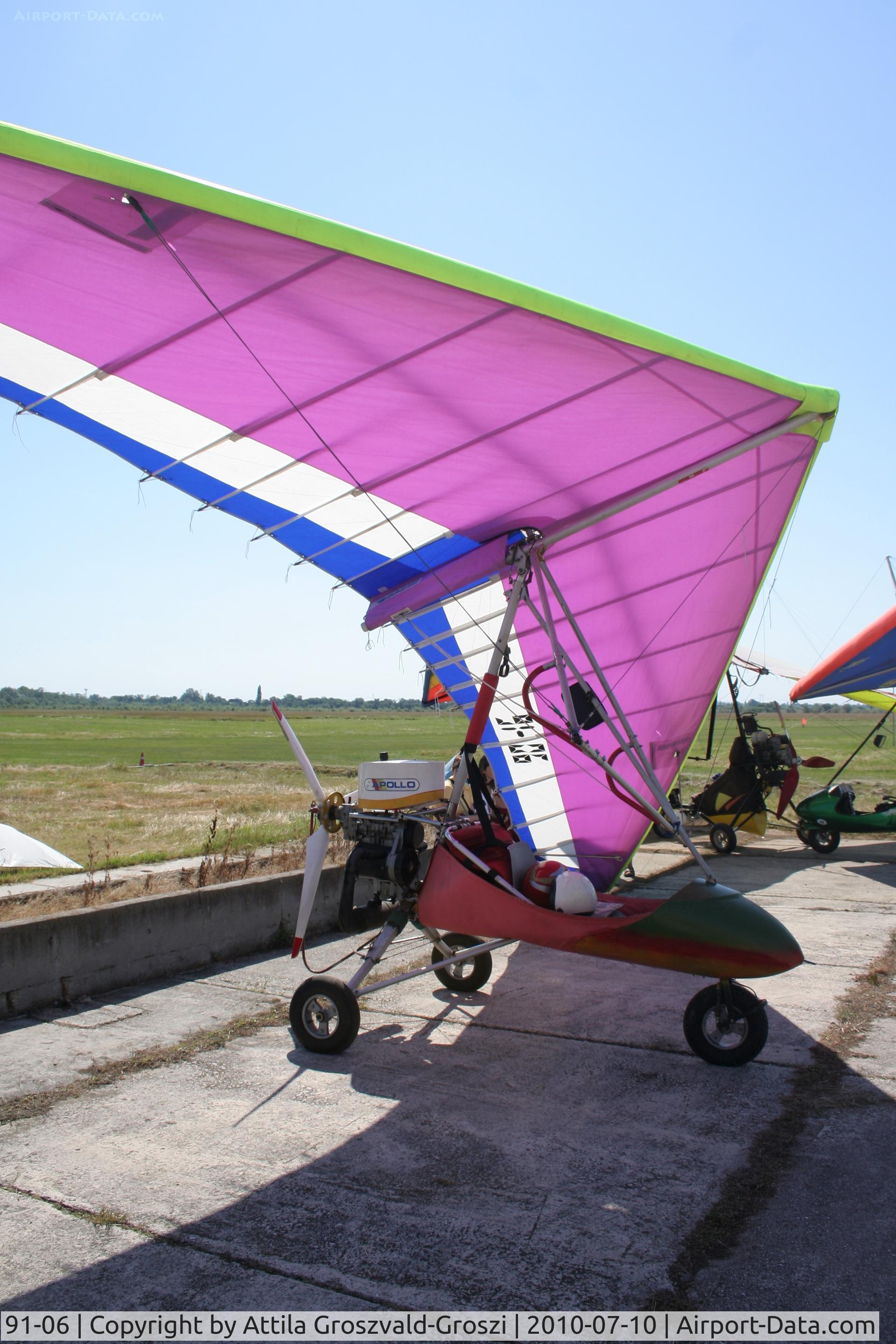 91-06, 2003 Halley Apollo Racer GT C/N MZ 83/03, Balatonfökajár UL Airfield, Hungary - Ultralight day.