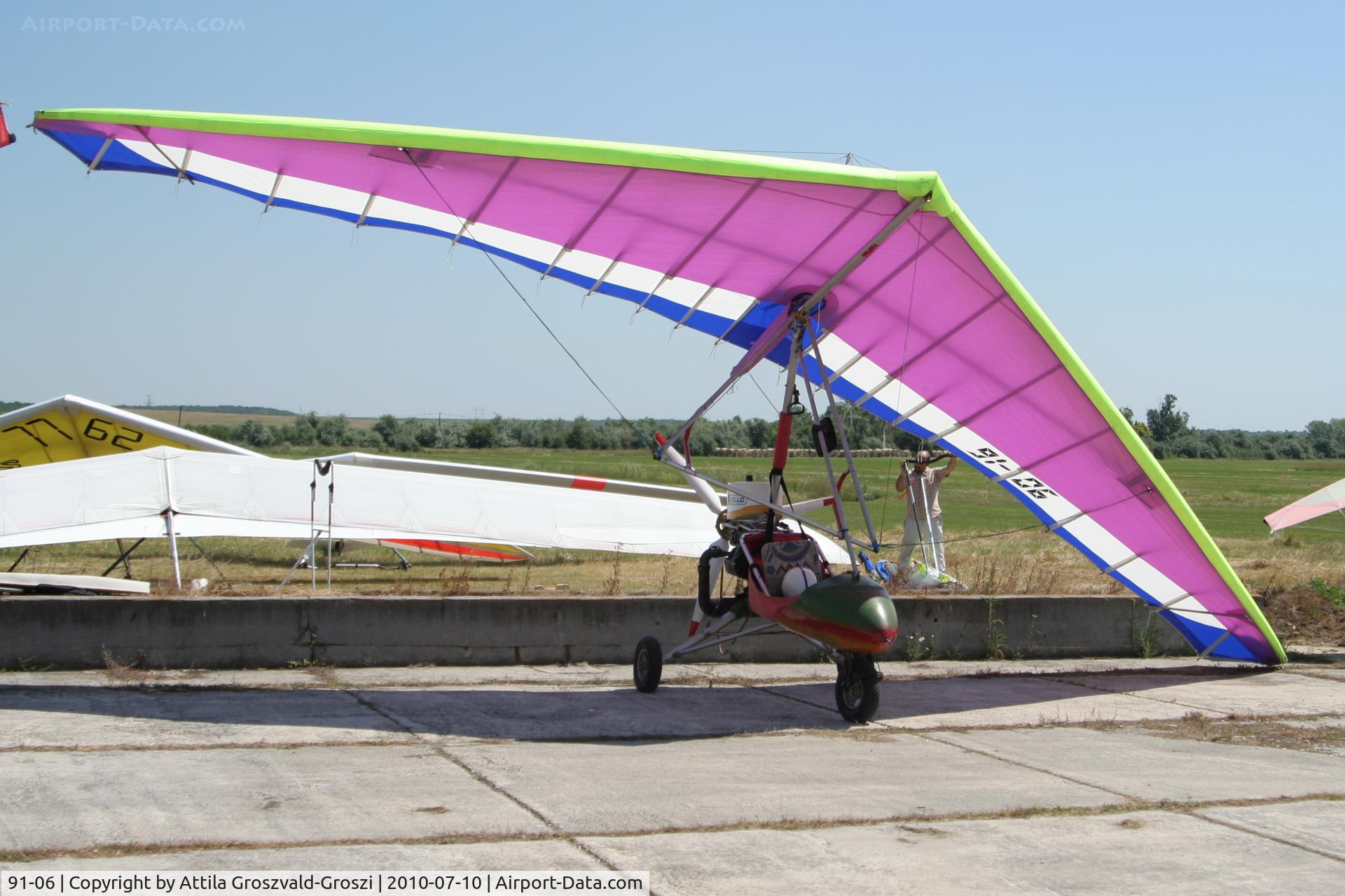 91-06, 2003 Halley Apollo Racer GT C/N MZ 83/03, Balatonfökajár UL Airfield, Hungary - Ultralight day.