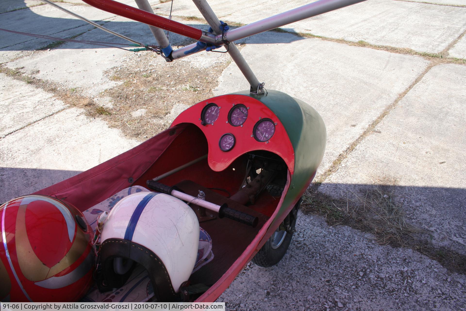 91-06, 2003 Halley Apollo Racer GT C/N MZ 83/03, Balatonfökajár UL Airfield, Hungary - Ultralight day. - Cocpit