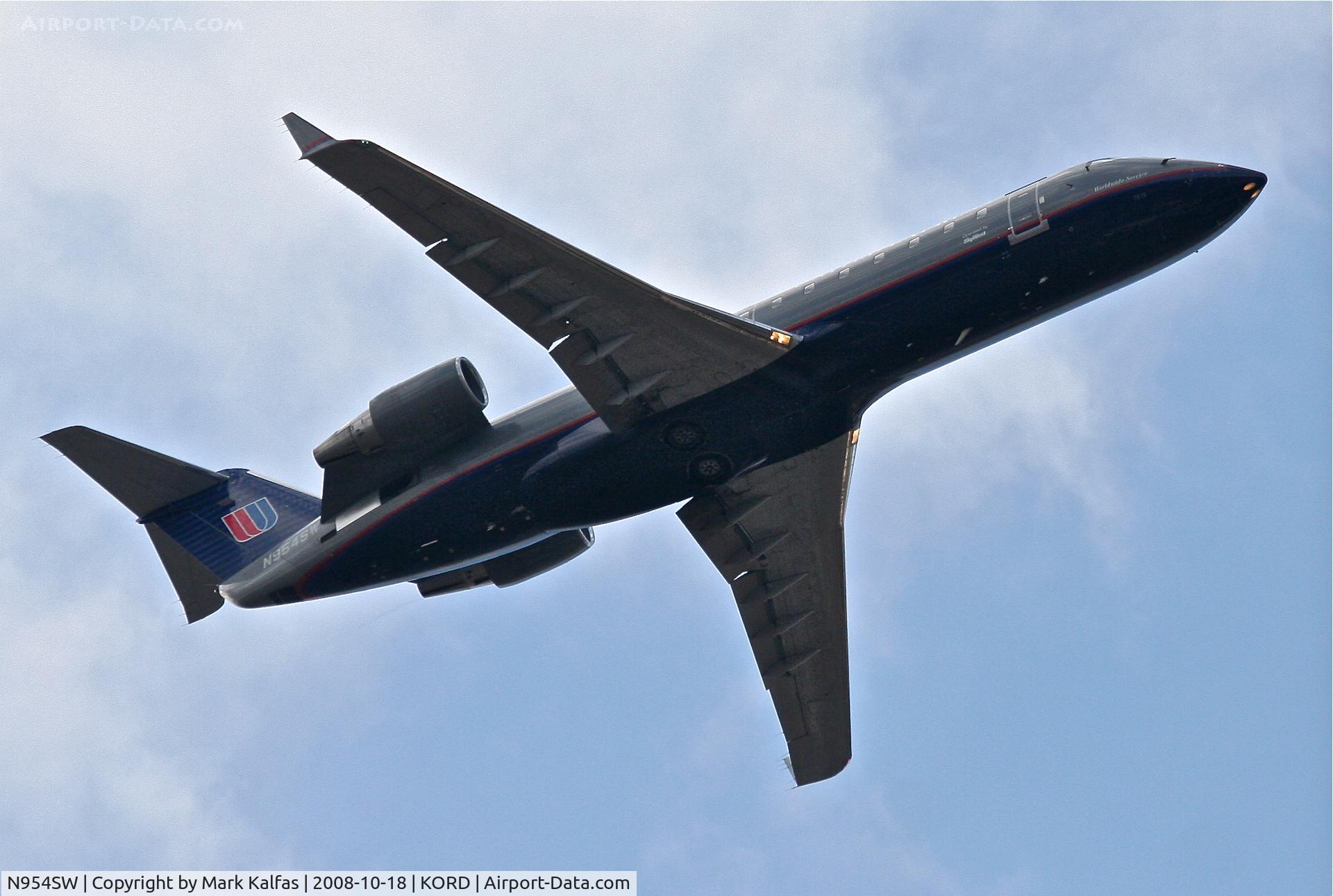N954SW, 2003 Bombardier CRJ-200LR (CL-600-2B19) C/N 7815, SkyWest Bombardier CL-600-2B19, N954SW arriving RWY 4R KORD.
