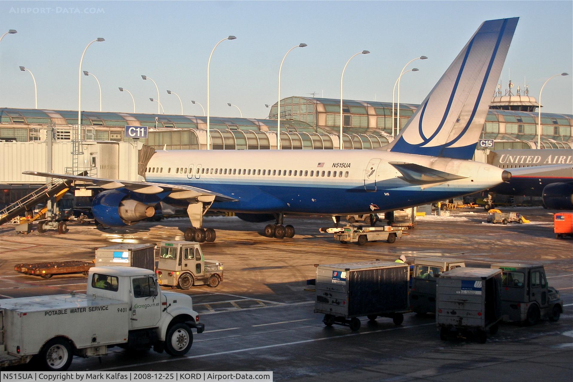 N515UA, 1990 Boeing 757-222F C/N 24840, United Airlines Boeing 757-222, N515UA, at gat C11 KORD.