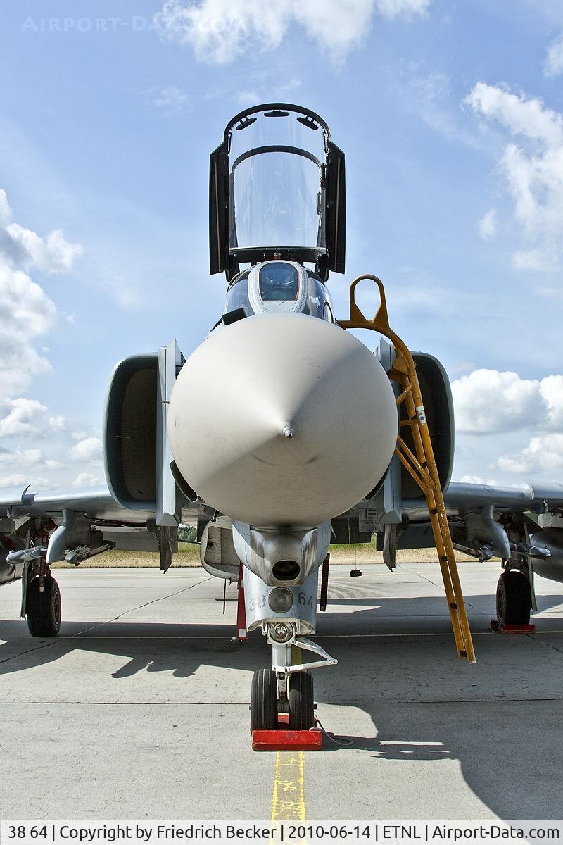 38 64, 1972 McDonnell Douglas F-4F Phantom II C/N 4782, waiting for the crew