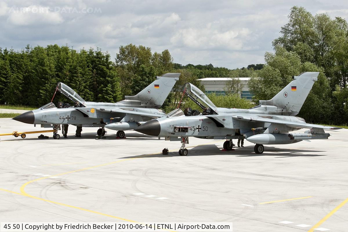 45 50, Panavia Tornado IDS C/N 625/GS198/4250, waiting for the crew