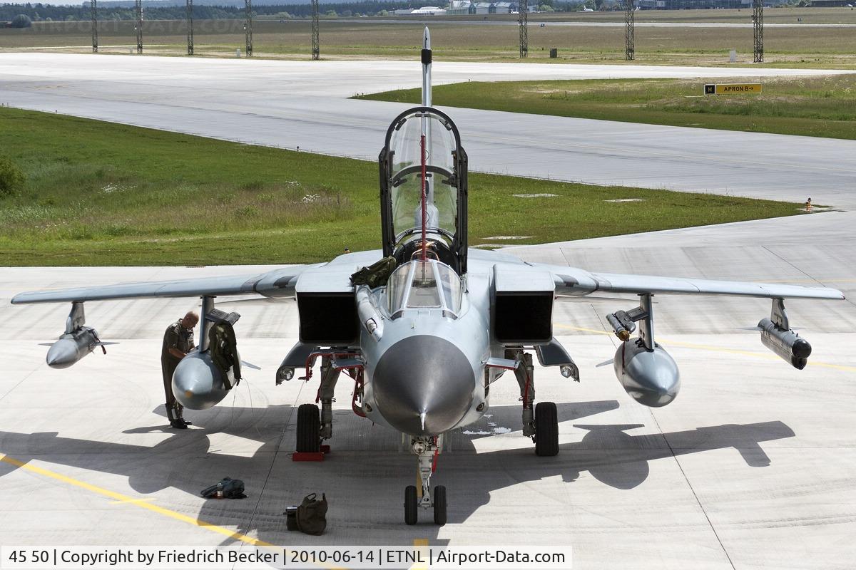45 50, Panavia Tornado IDS C/N 625/GS198/4250, waiting for the crew