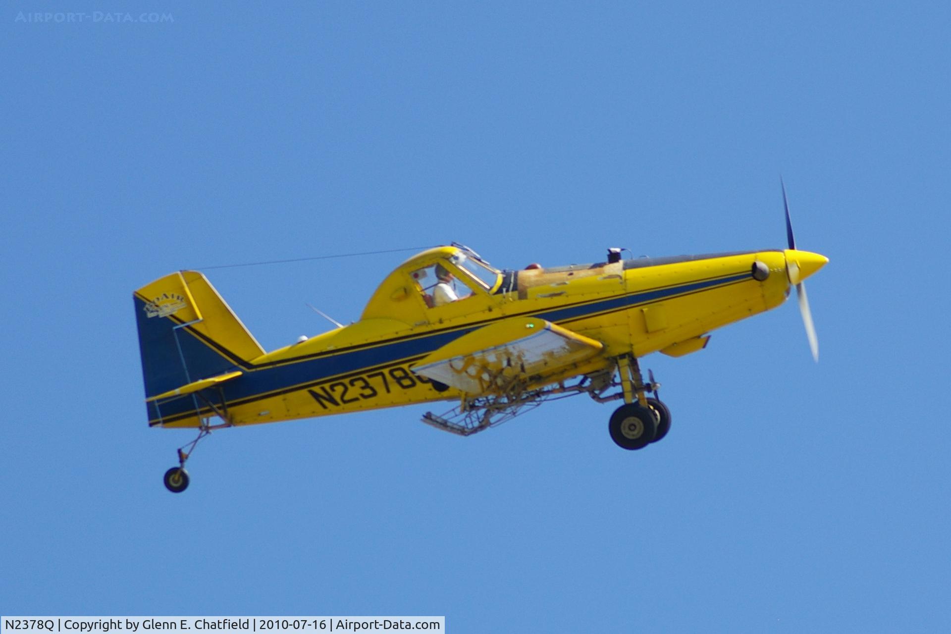 N2378Q, 1982 Air Tractor Inc AT-301 C/N 301-0454, Working the field just west of my neighborhood.  Now watching from my front yard in North Liberty Iowa.   Last pass.