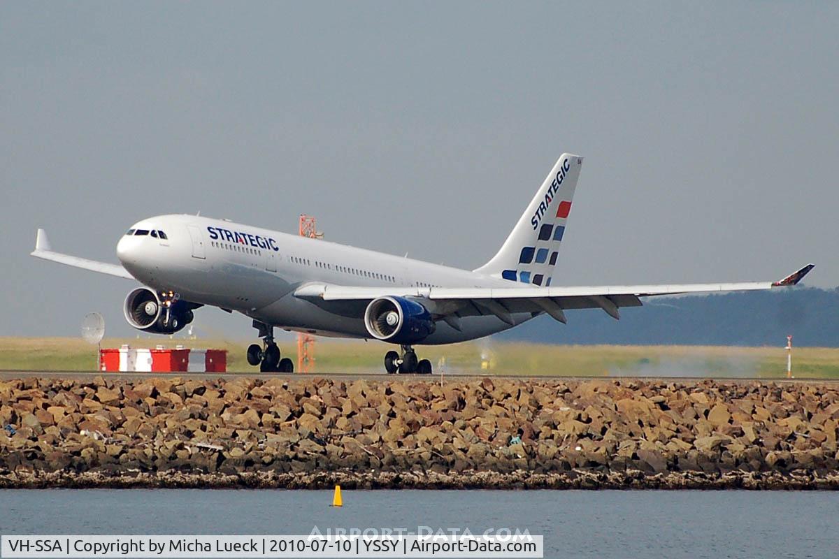 VH-SSA, 2000 Airbus A330-223 C/N 324, At Sydney