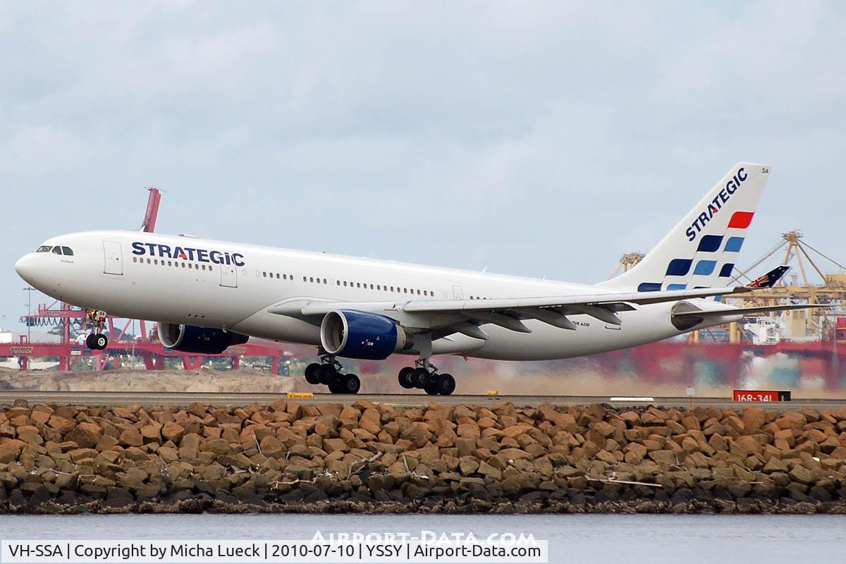 VH-SSA, 2000 Airbus A330-223 C/N 324, At Sydney