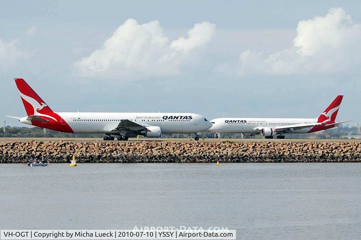 VH-OGT, 1998 Boeing 767-338 C/N 29117, At Sydney