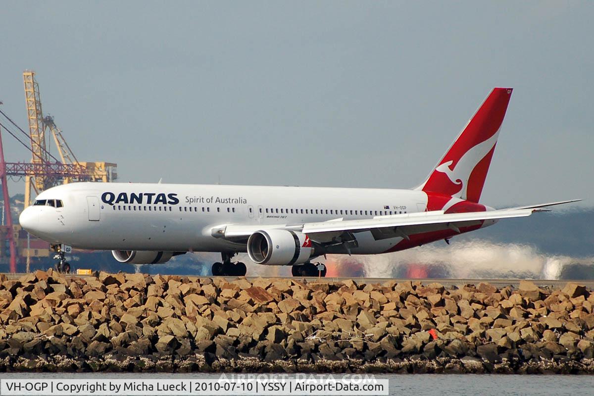 VH-OGP, 1996 Boeing 767-338 C/N 28153, At Sydney