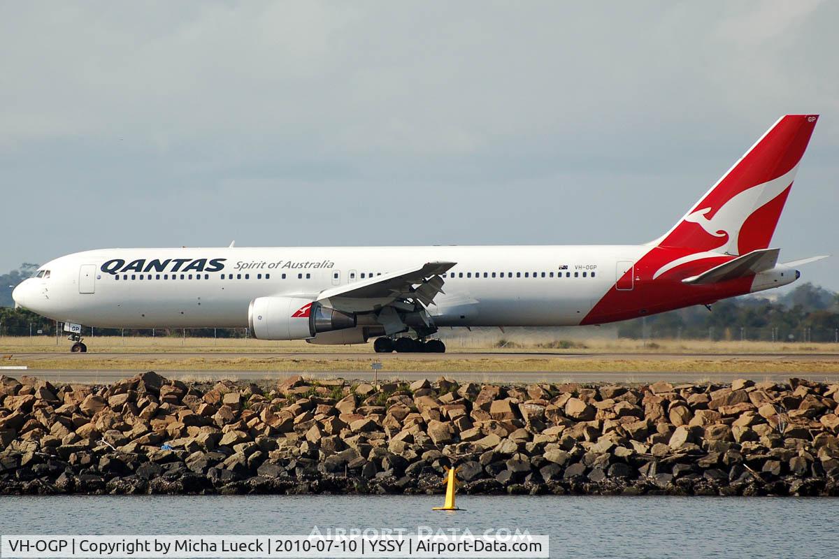 VH-OGP, 1996 Boeing 767-338 C/N 28153, At Sydney