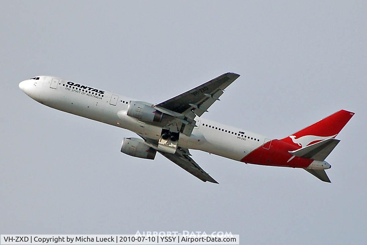 VH-ZXD, 1991 Boeing 767-336 C/N 24342, At Sydney
