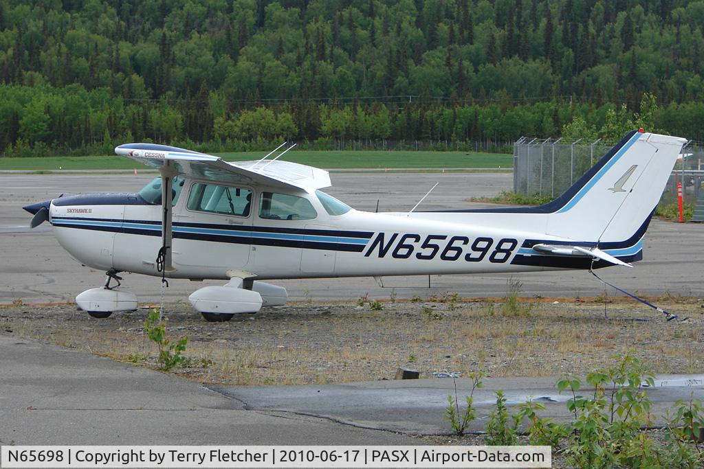 N65698, 1982 Cessna 172P C/N 17275822, 1982 Cessna 172P, c/n: 17275822 at Soldotna
