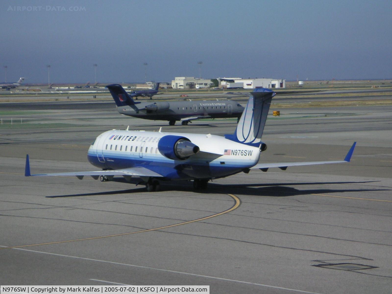 N976SW, 2004 Bombardier CRJ-100ER (CL-600-2B19) C/N 7952, SkyWest Bombardier CL-600-2B19, N976SW AAT KSFO.