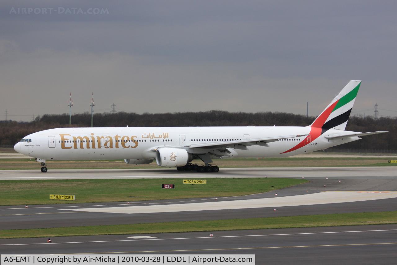 A6-EMT, 2002 Boeing 777-31H C/N 32699, Emirates, Boeing 777-31H, CN: 32699/414