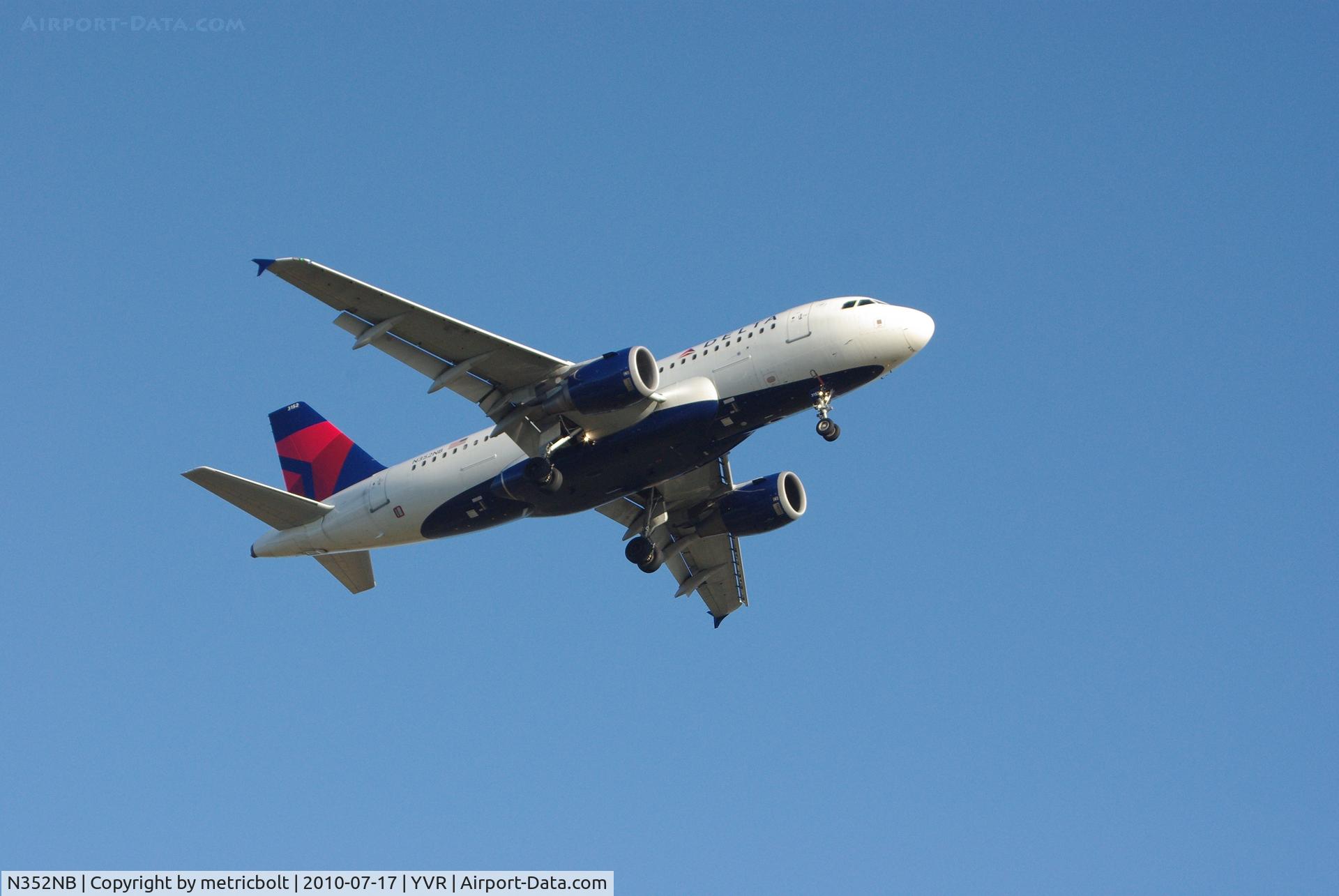 N352NB, 2002 Airbus A319-114 C/N 1824, Now in Delta c/s. Landing at YVR