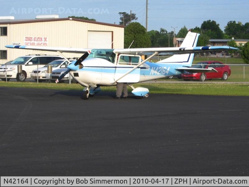 N42164, 1968 Cessna 182L Skylane C/N 18258882, On the ramp at Zephyrhills, Florida