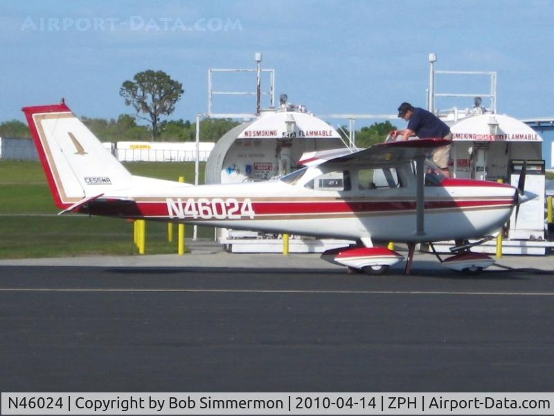 N46024, 1968 Cessna 172I C/N 17256995, Fueling at Zephyrhills, Florida