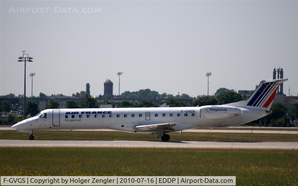 F-GVGS, 2001 Embraer ERJ-145LR (EMB-145LR) C/N 145385, That arrow brings you straight into the heart of Paris.