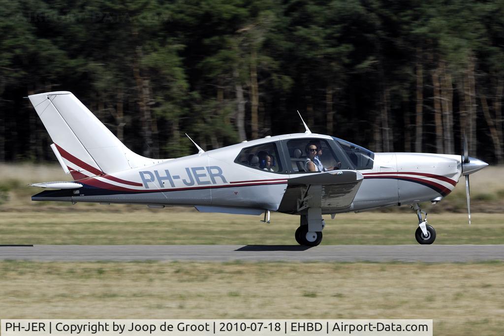 PH-JER, 2000 Socata TB-20GT Trinidad C/N 2180, local inhabitant