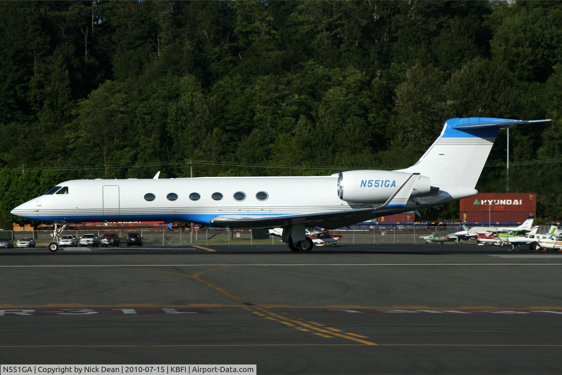 N551GA, 2000 Gulfstream Aerospace G-V C/N 606, KBFI