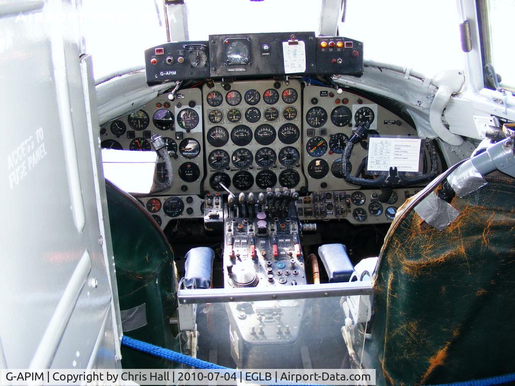G-APIM, 1958 Vickers Viscount 806 C/N 412, Cockpit of Vickers Viscount G-APIM preserved at the Brooklands Museum