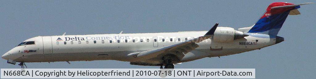 N668CA, 2004 Bombardier CRJ-700 (CL-600-2C10) Regional Jet C/N 10162, Delta Connection flown by Sky West on final to 26R