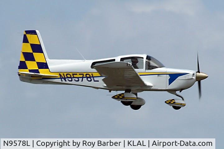 N9578L, 1974 Grumman American AA-5 Traveler C/N AA5-0578, Landing at Sun N Fun 2010