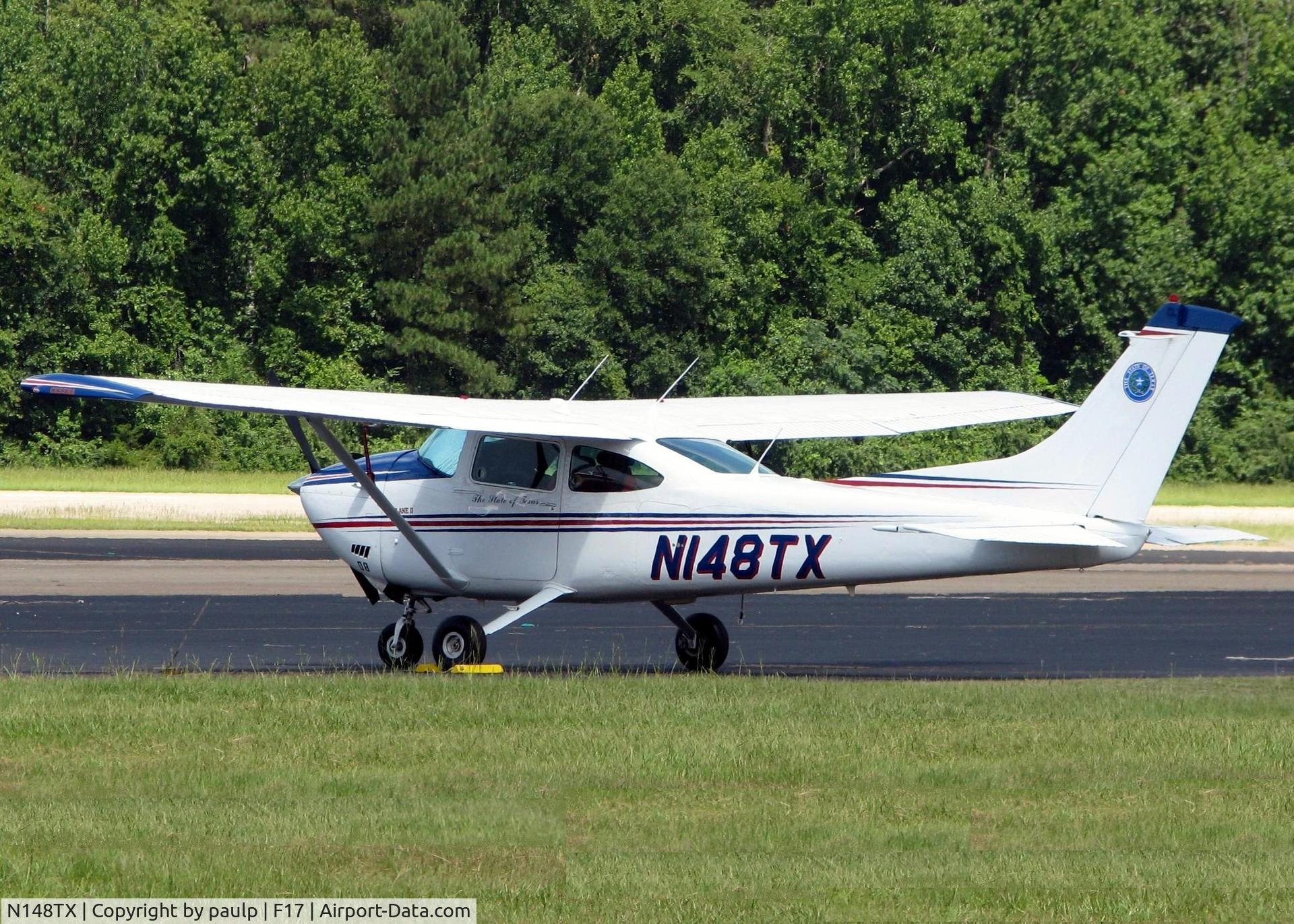 N148TX, 1979 Cessna 182Q Skylane C/N 18267500, At Center, Texas.