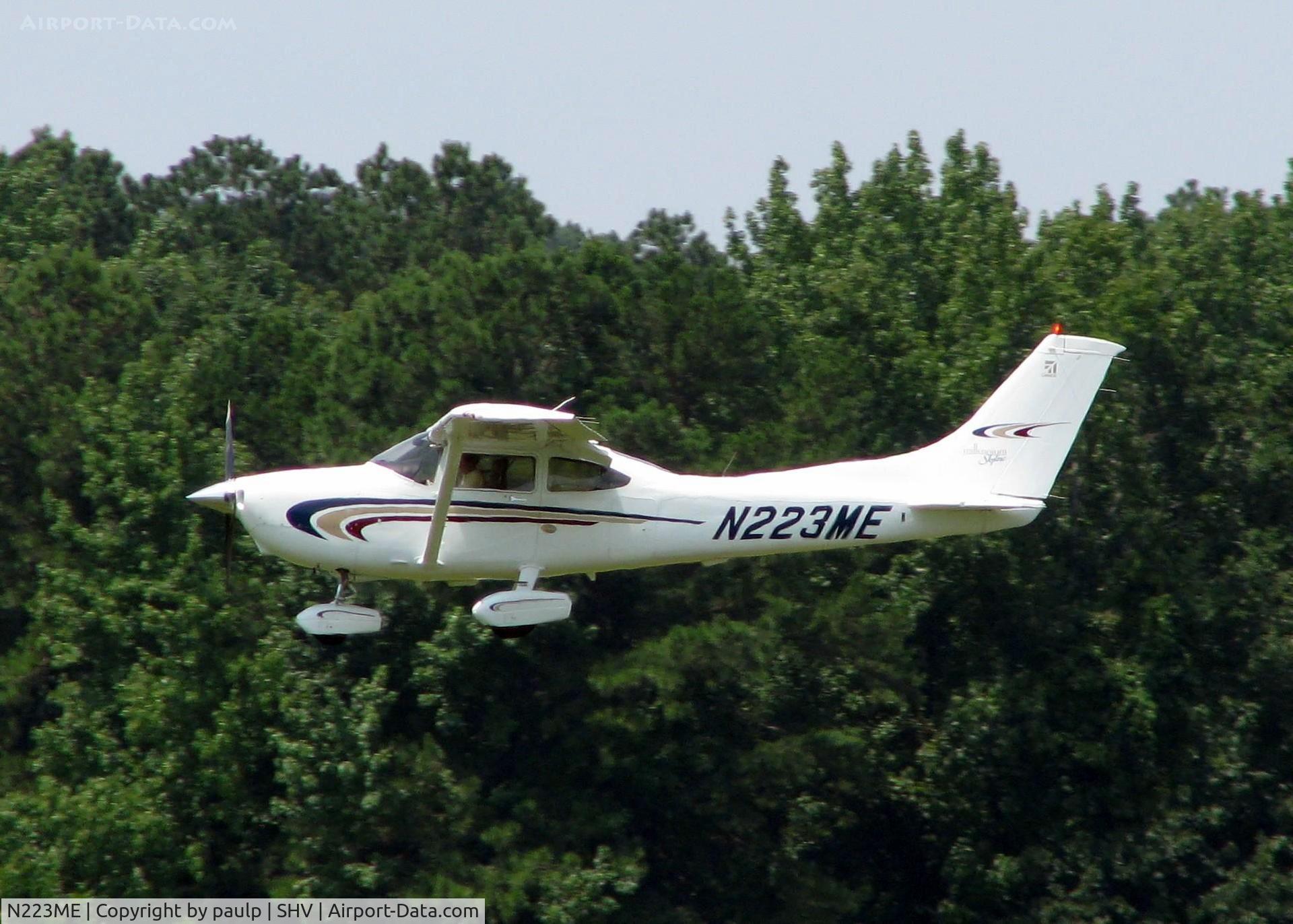 N223ME, 2000 Cessna 182S Skylane C/N 18280746, Landing at Shreveport Regional.