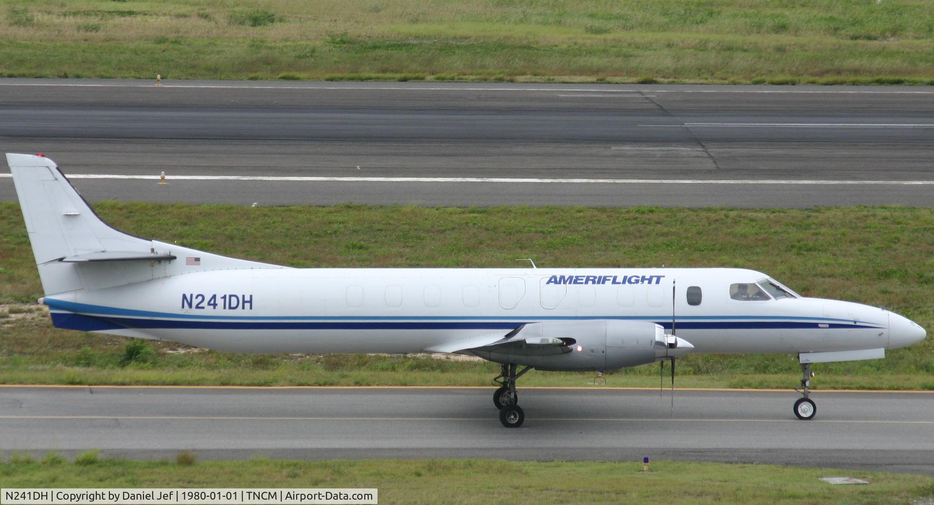 N241DH, 1985 Fairchild SA-227AT Merlin IVC C/N AT-607B, N241DH taxing to parking at the cargo ramp