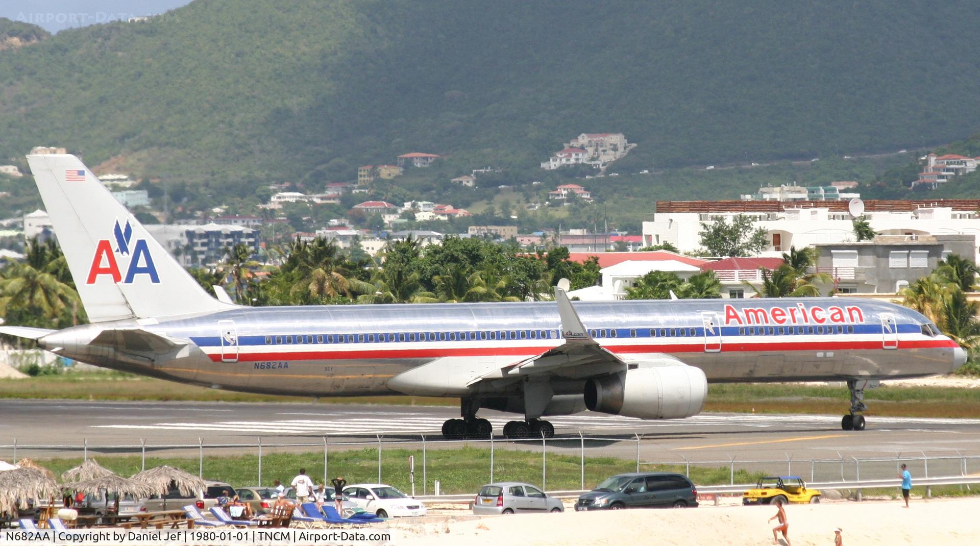 N682AA, 1992 Boeing 757-223 C/N 25339, American airlines at the lines for take off at TNCM runway 10