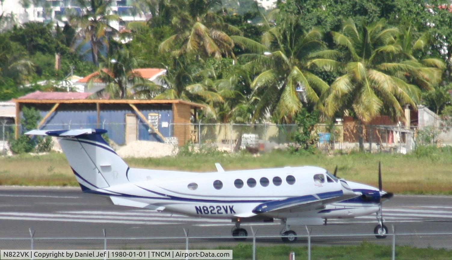 N822VK, 1990 Beech 300 C/N FA-211, N822VK departing TNCM runway 10