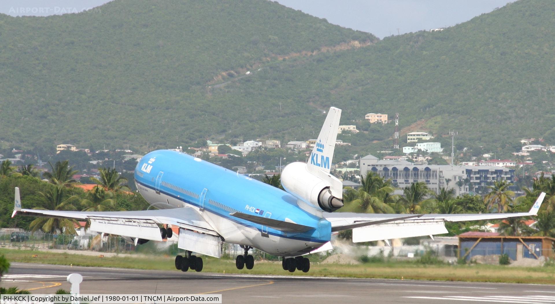 PH-KCK, 1997 McDonnell Douglas MD-11 C/N 48564, KLM PH-KCK landing at TNCM with a nice vortex over the left wing