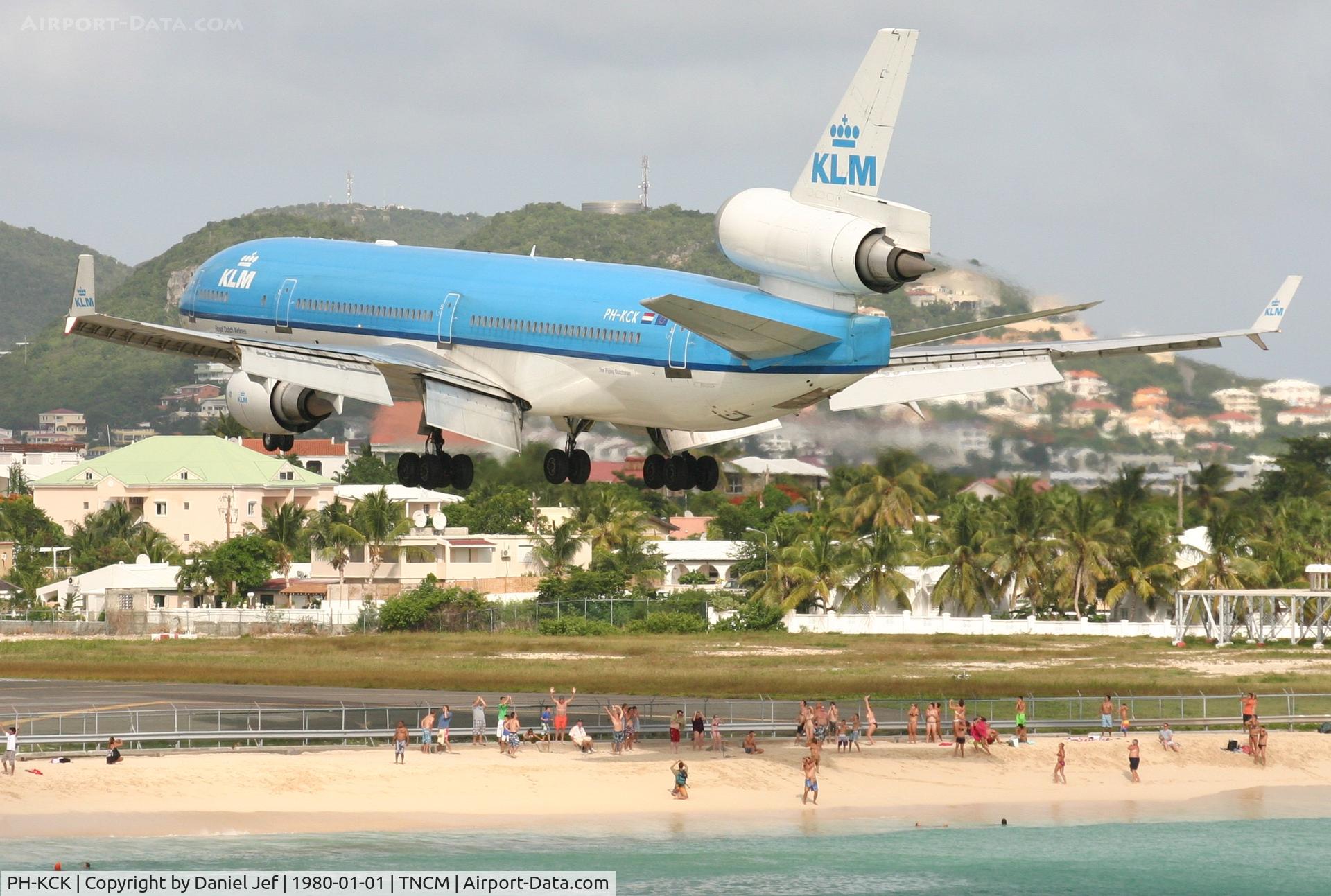 PH-KCK, 1997 McDonnell Douglas MD-11 C/N 48564, KLM PH-KCK over Maho beach at TNCM for runway 10