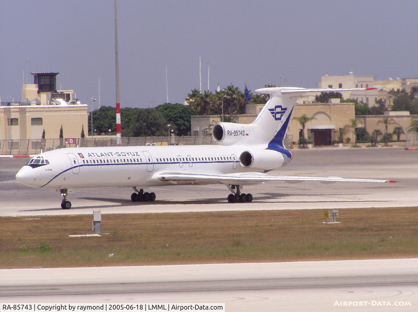 RA-85743, 1992 Tupolev Tu-154M C/N 92A926, Atlant-Soyuz Tu154 RA-85743 while taxing out for departure.