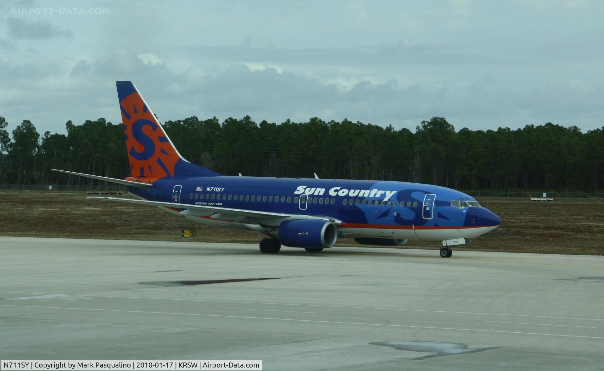 N711SY, 2002 Boeing 737-73V C/N 30245, Boeing 737-700