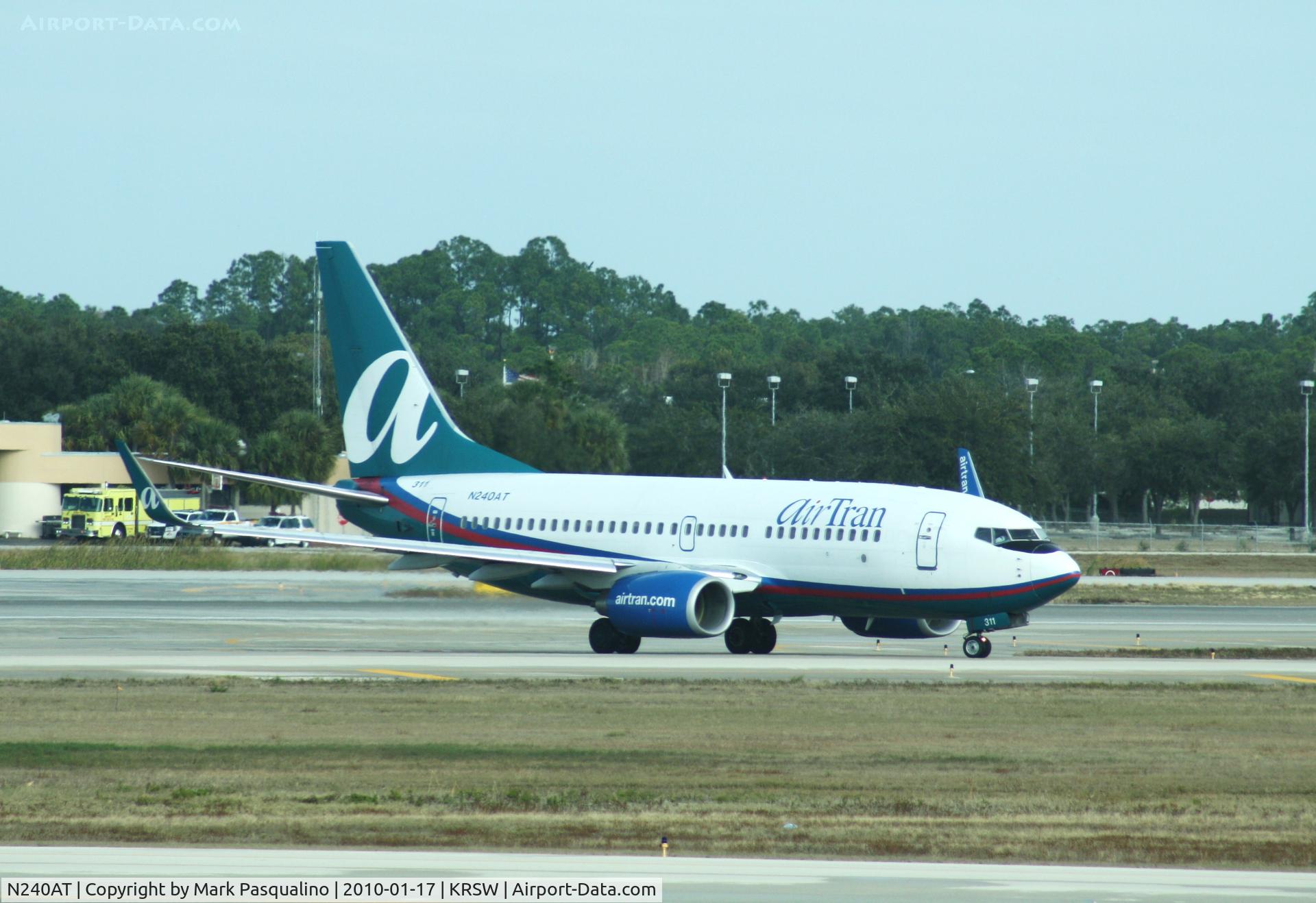 N240AT, 2005 Boeing 737-76N C/N 32657, Boeing 737-700