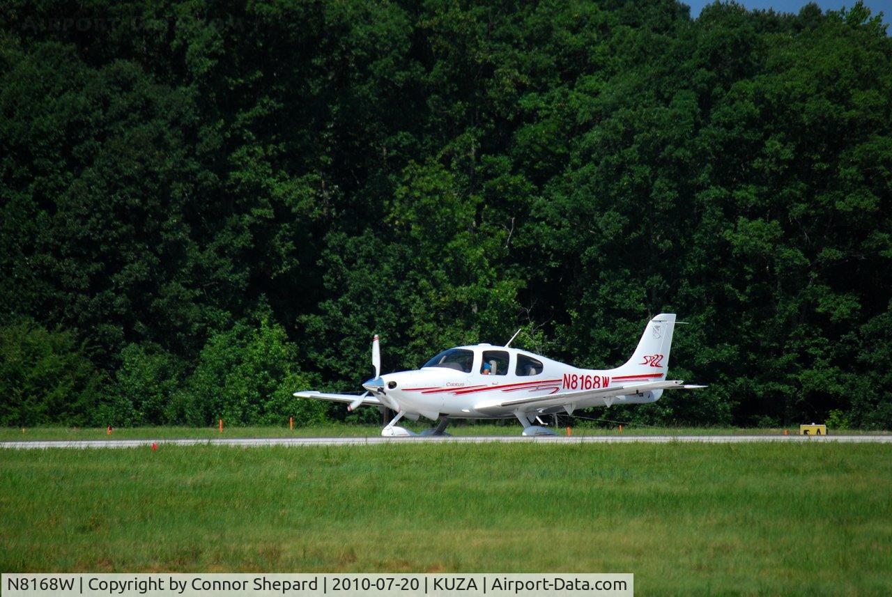 N8168W, Cirrus SR22 C/N 0789, SR22 taxiing onto runway 20