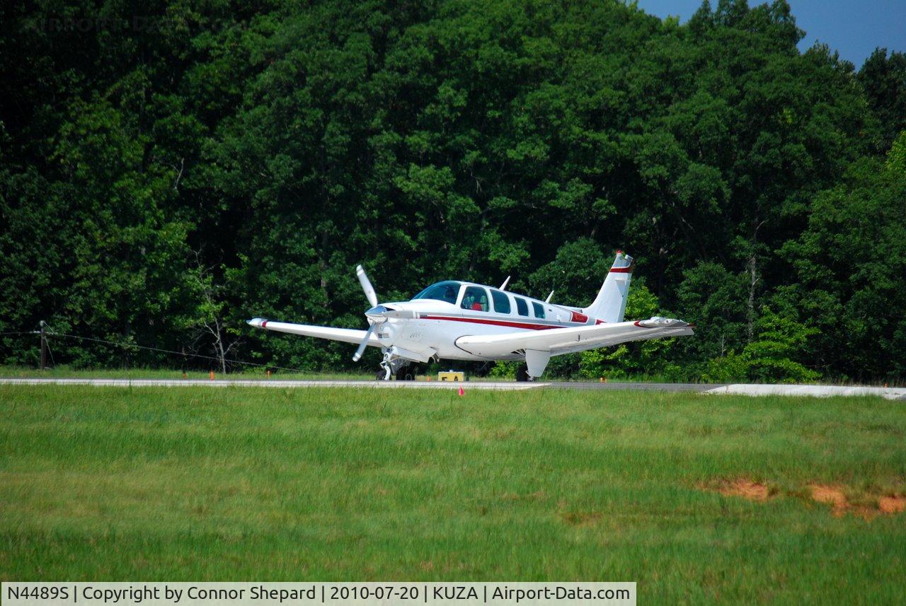 N4489S, 1975 Beech A36 Bonanza 36 C/N E-706, Beech Bonanza taxiing onto runway 20